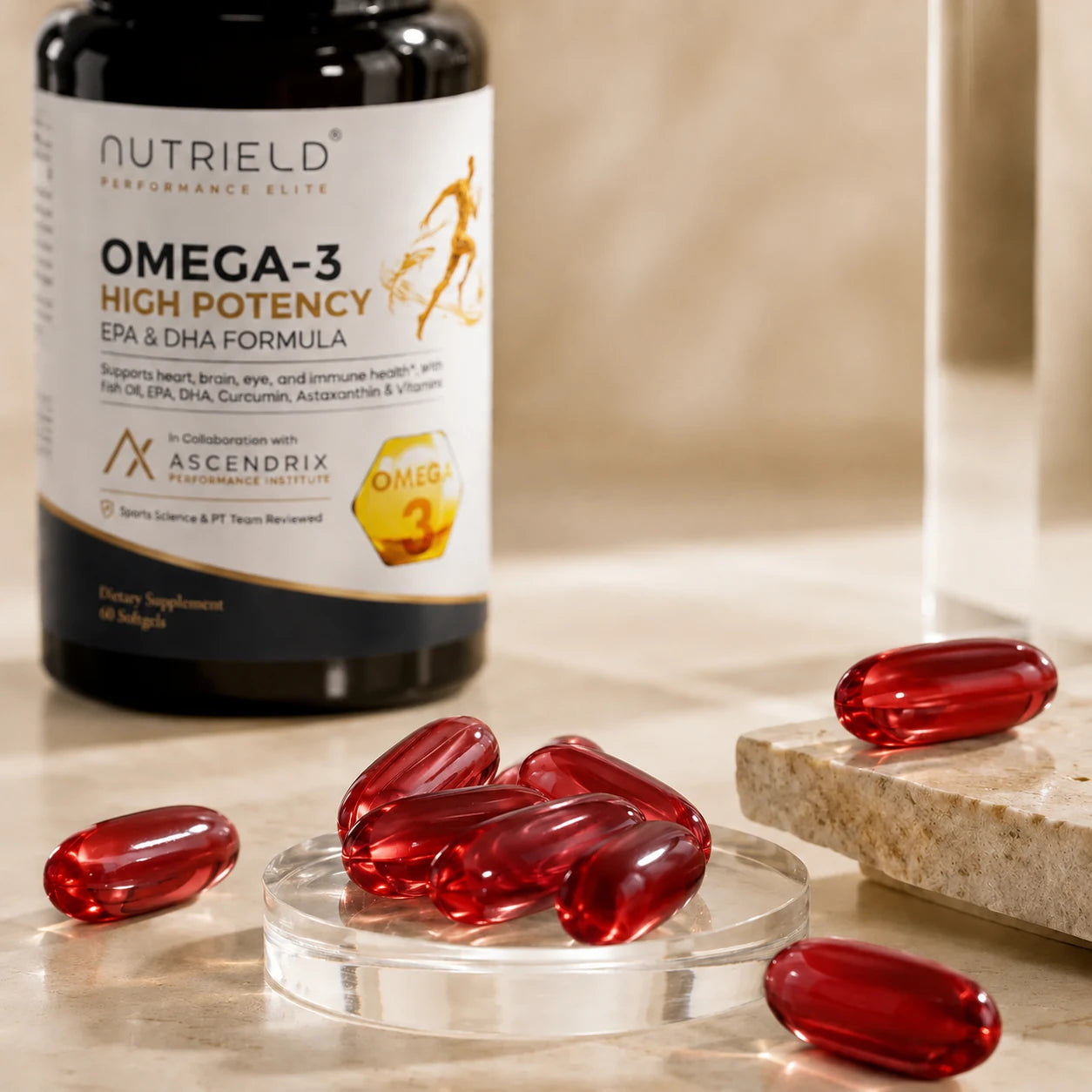nuTRIELD Omega-3高效魚油與紅色軟膠囊展示