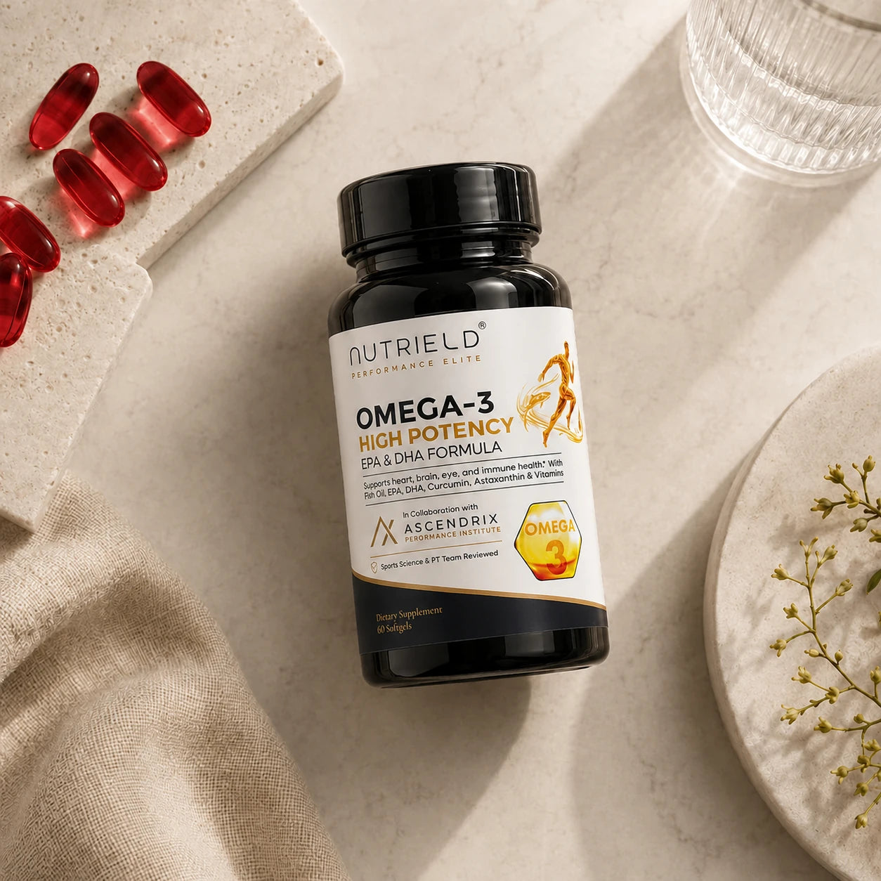 nuTRIELD Omega-3紅色軟膠囊與高效魚油產品平拍圖